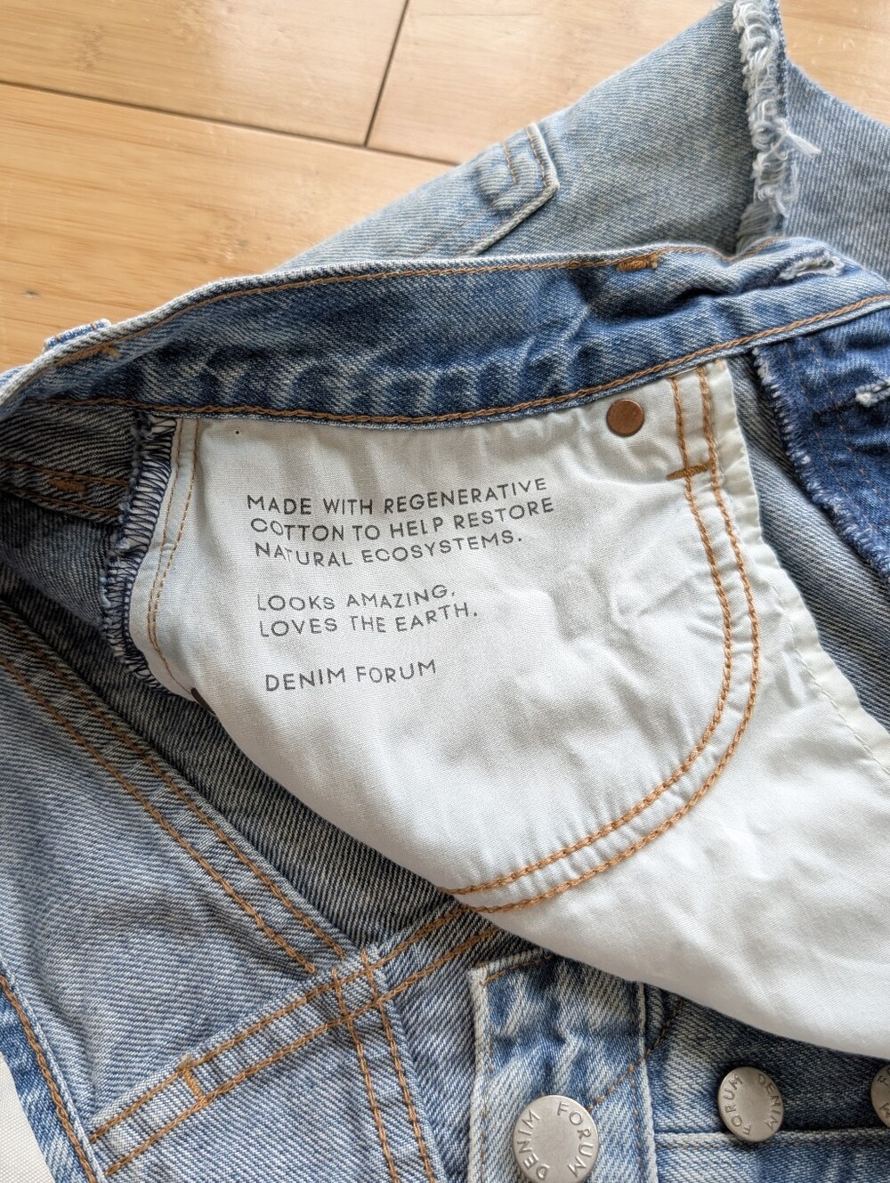 Aritzia Denim Forum Ex Boyfriend High-Rise Light Wash Denim Shorts - Picture 4 of 9